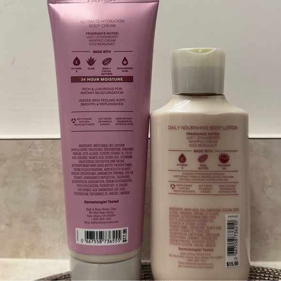 NWT BBW Strawberry Snowflakes Set of 2 bath and body works - Picture 2 of 2